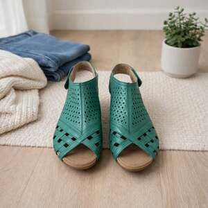 Earth Pisa Galli Teal Leather Perforated Slingback Sandals Womens 9.5M